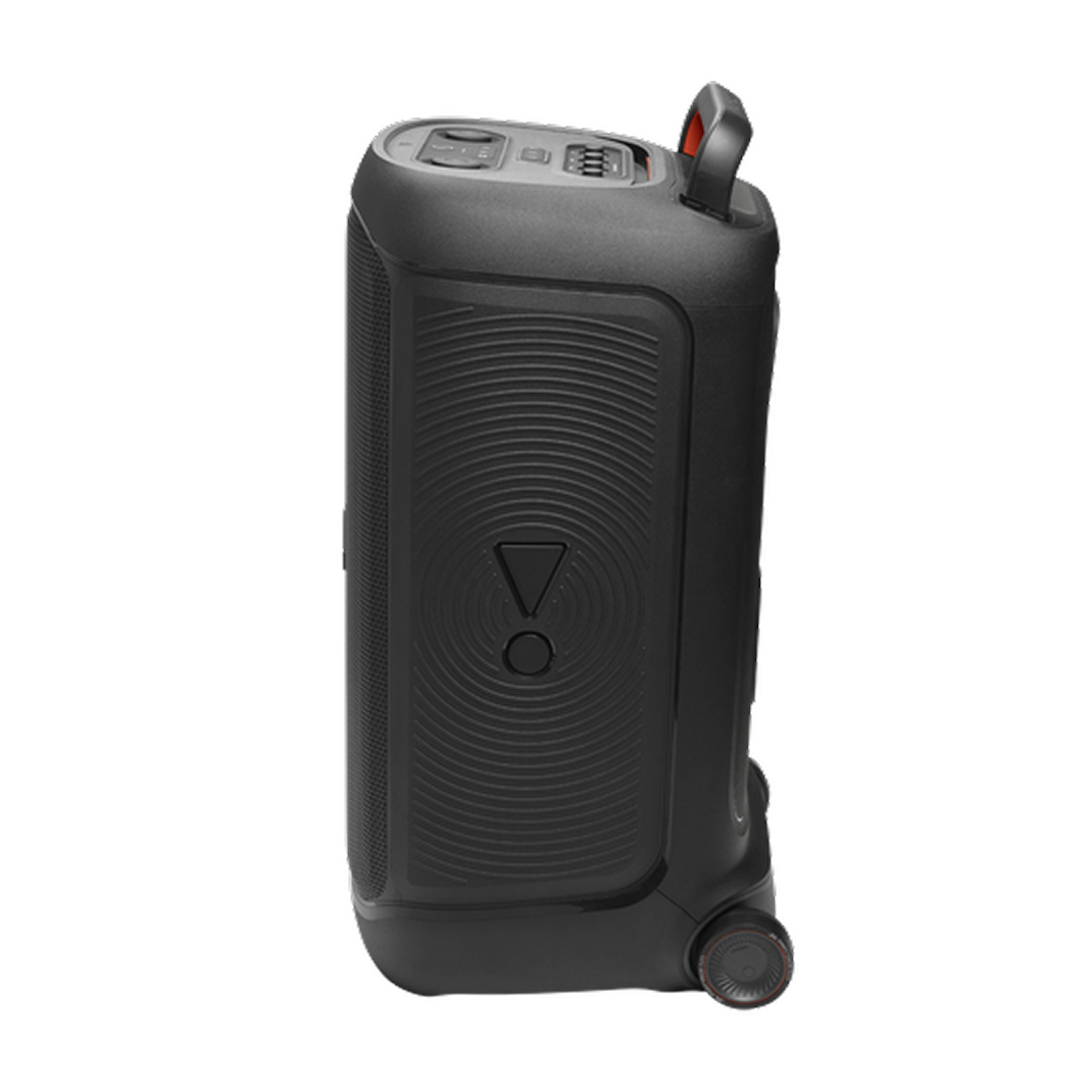 JBL PartyBox 520 outdoor party speaker setup
